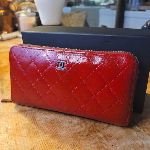 Chanel Large Lambskin Wallet /Clutch - Picture 1 of 4
